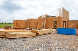 Holz zählt auch bei Modulhäusern zu den möglichen Baustoffen